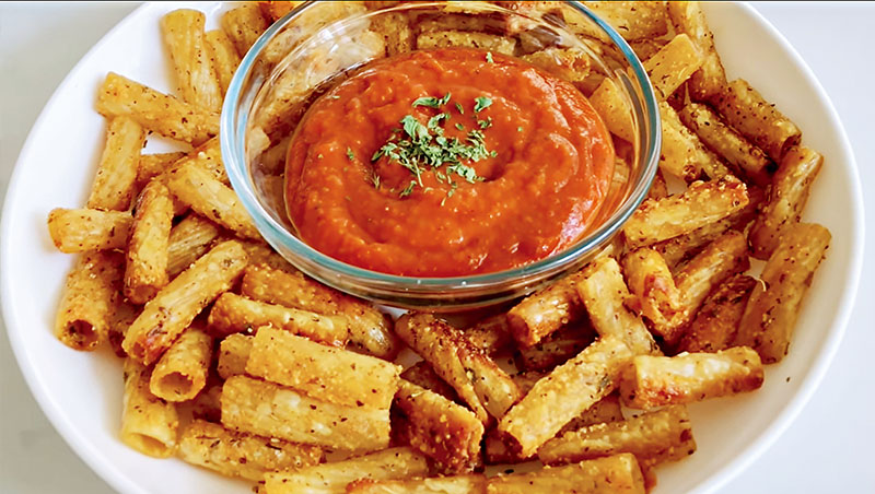 社群媒體TikTok準備銷售平台上的暴紅食譜，消費者將可點到圖中的「義大利麵脆片」菜色