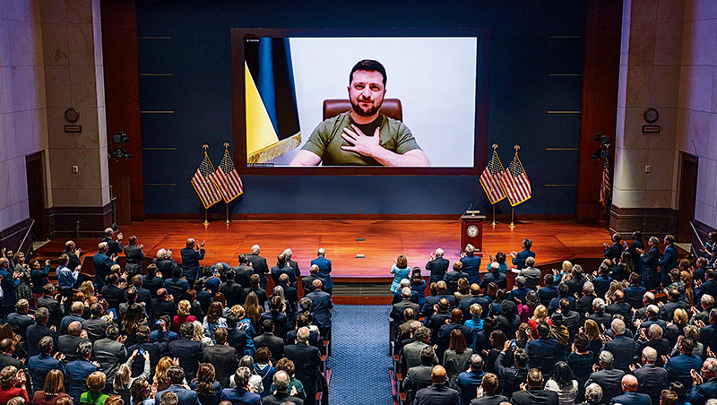 烏克蘭總統澤倫斯基在各大國議會進行視訊演說，尋求國際支援，激情的演說場場博得滿堂彩