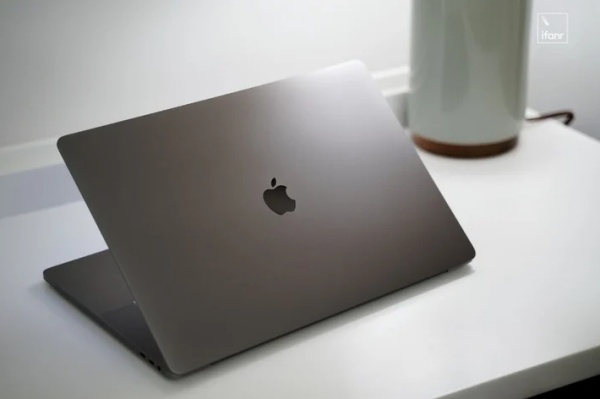 16吋MacBook Pro。
