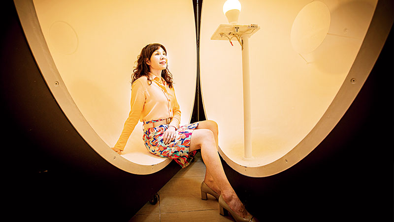 一場惡火讓她接班　照明女王：不用每個角色都100分