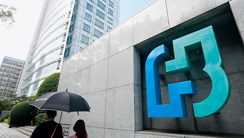 防疫保單之亂》富邦產沒開拒絕重複投保第一槍，為何傷最慘？