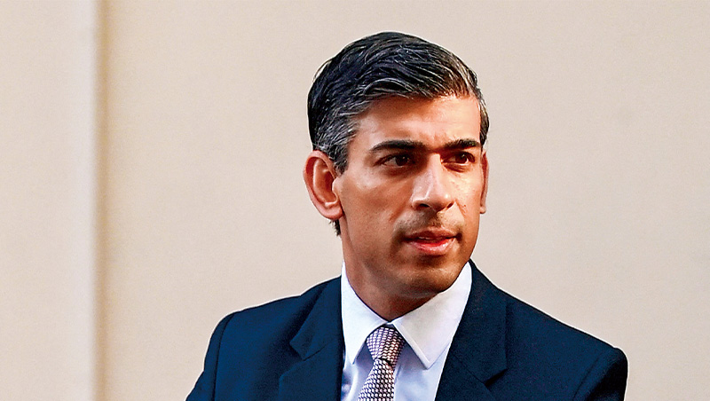 從政才七年、印度裔移民第三代　他為何是英國首相大熱門？