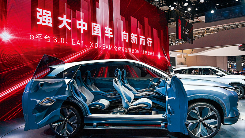 中國比亞迪超越特斯拉　它怎靠鯰魚效應變電動車冠軍