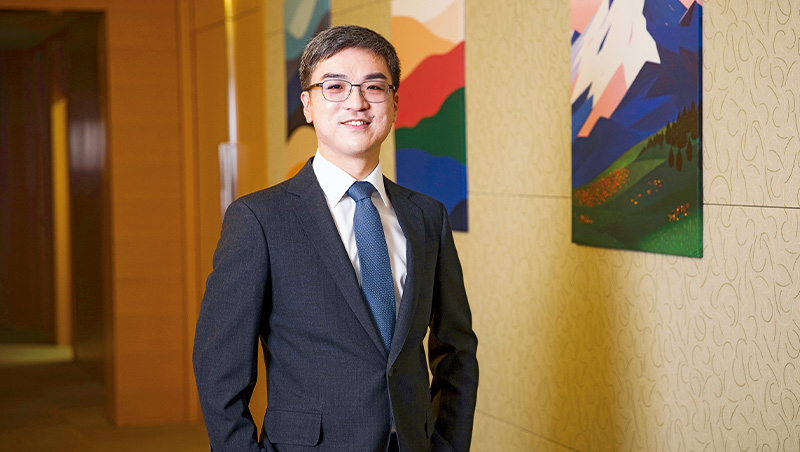 愛提問勝過命令、崇拜足球教練　39歲尹崇堯如何統領5兆南山