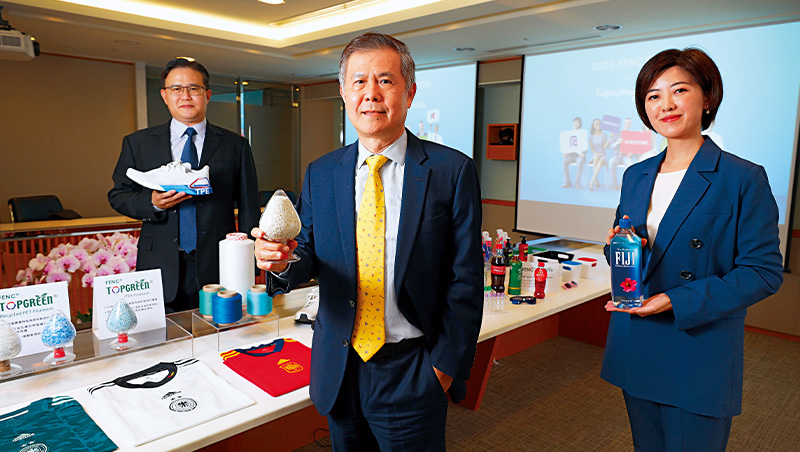 手把手教美國人分類寶特瓶！別人破產、遠東新淨利率雙位數