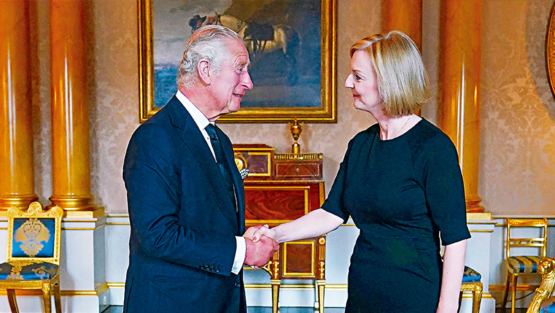 該吃飽還是該取暖？英國新國王、新首相的第一難題