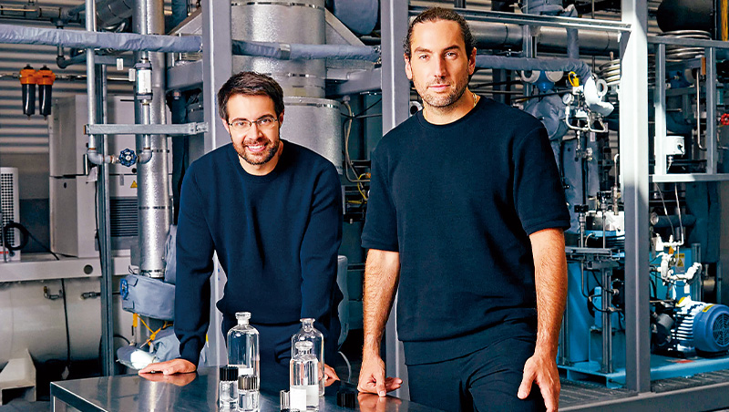 豐田、美國空軍都看好　這兩個年輕人憑空氣賺減碳財