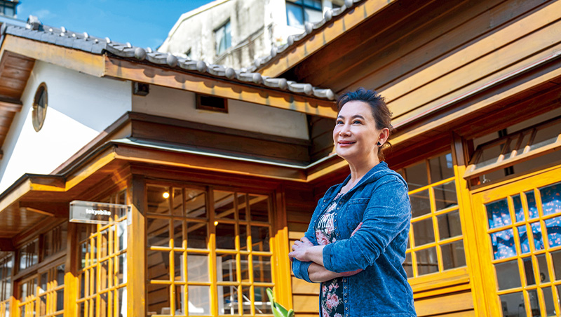 她破框入圍金鐘獎視帝！陳亞蘭賣光三棟房打造台版寶塚