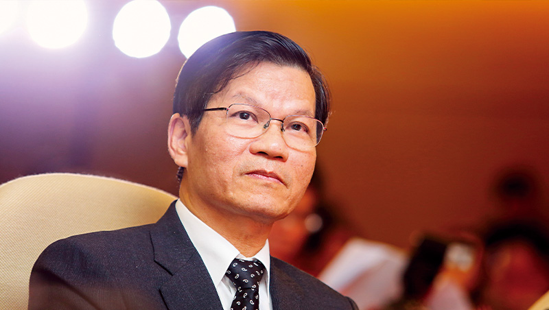 大獎晚到、清白遲來　翁啟惠一千天孤獨實驗室日子