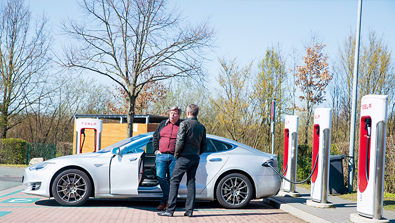 政策加持、 開國門利多　國防、新能源、餐飲抗跌