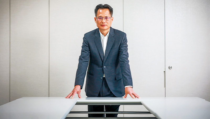 轉念不擠台積電窄門　44歲無塵室老廠反而稱王