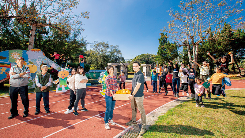 教授、8年級女生把小學變經濟中心　梨賣出去、二代也回家