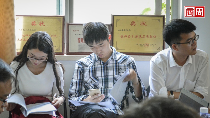 狼性去哪了？中國年輕人不再爭大企業名額，改搶錄取率僅1.4％的公務員