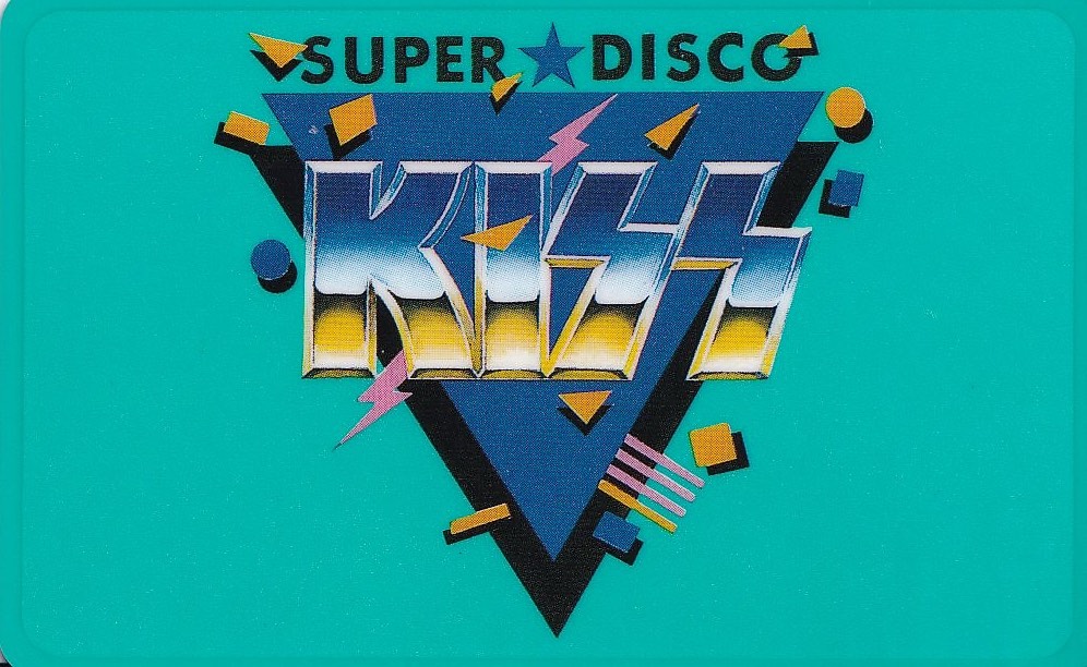 臺灣1986年底開始營運的第一間「合法」舞廳，是中泰賓館的Kiss Super Disco夜總會。