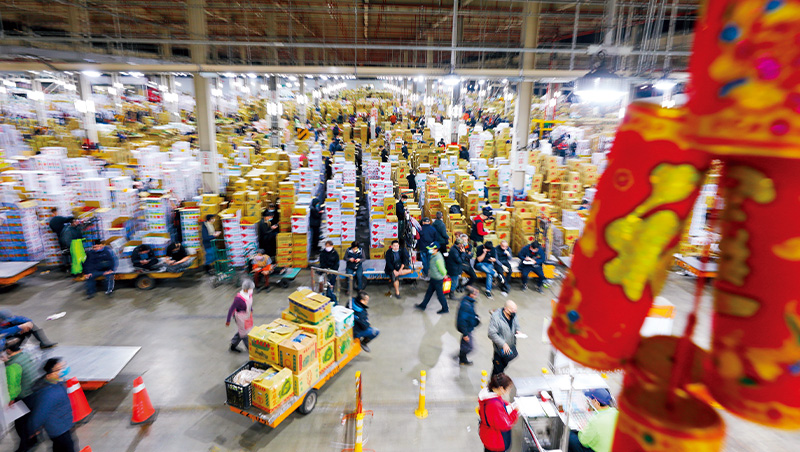 菜籃革命3》科技買菜商機大爆發　量販店、菜市場拚短鏈迎戰