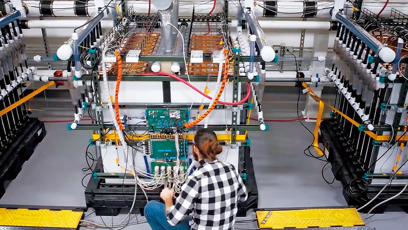 儲電量抵2萬輛電動車、成本竟不到鋰電池15%！認識比爾蓋茲搶投資的「鐵鏽電池」