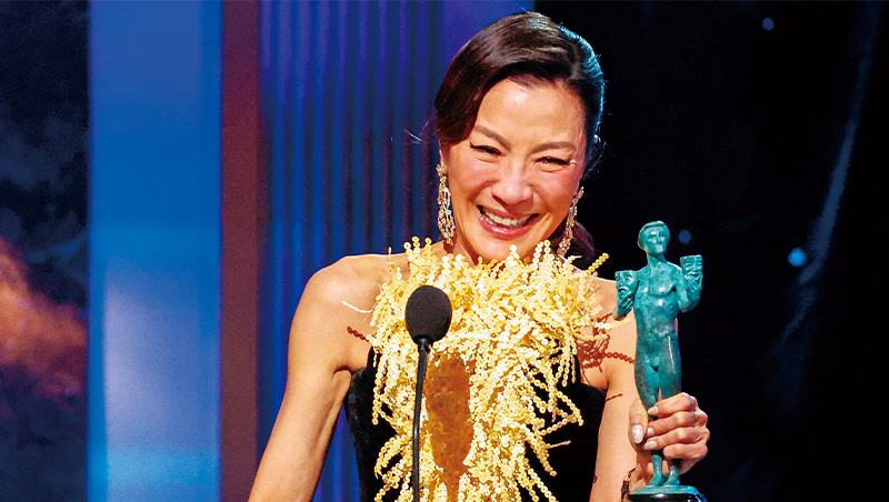 集滿女打仔、媽媽演員、亞洲龍套刻板標籤　楊紫瓊如何變呼聲最高奧斯卡影后