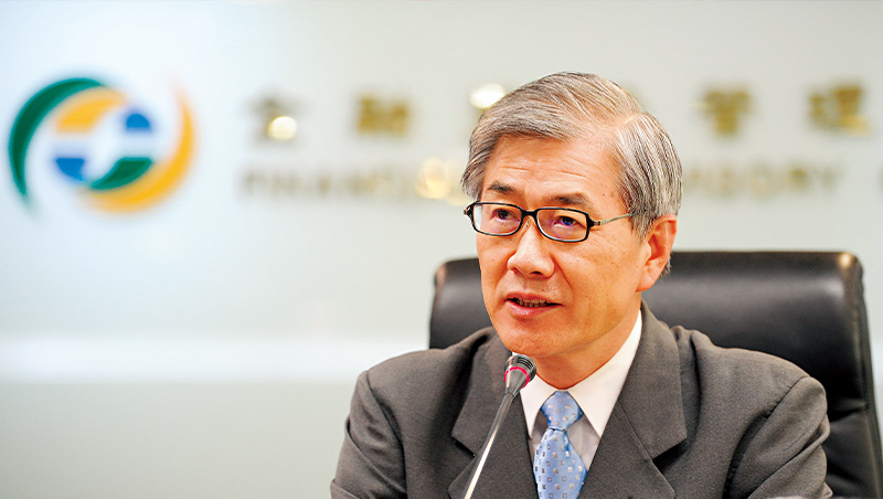 壽險業流動性壓力暴增！爆1.25兆解約潮、連6月入不敷出，儲蓄險竟是大黑洞？