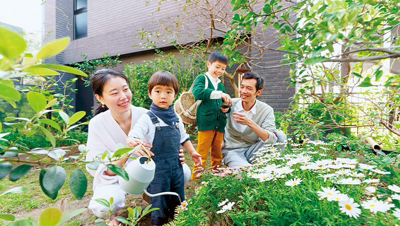 在家看花開葉落　一家四口與毛孩的空中遊樂園