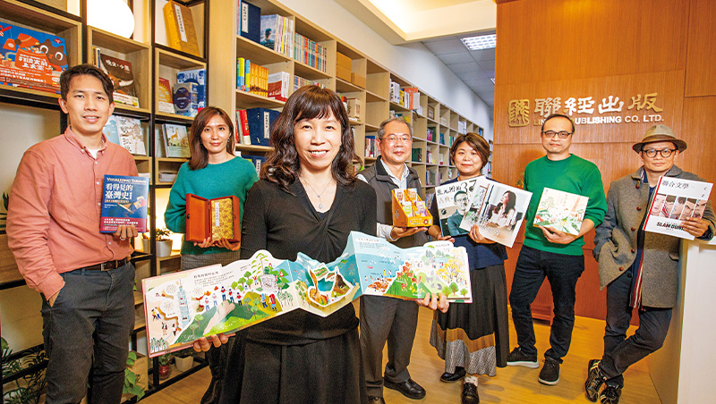 聯經出版靠一場群眾募資大冒險　產業營收減半、它破10年新高