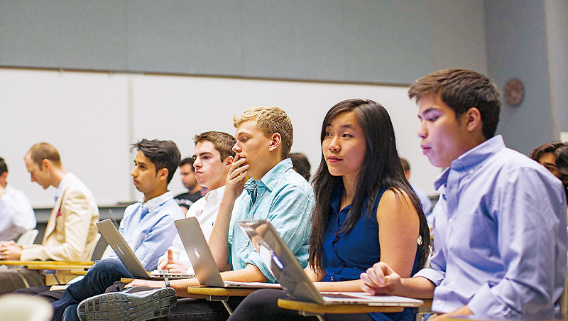 史丹佛最熱MBA課不教財報、教「真情流露」，為何紅50年、9成校友搶著上 