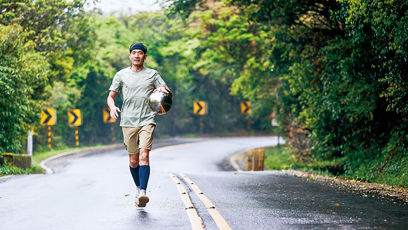 全球最高齡完賽五千公里　亞洲最會跑的男人羅維銘
