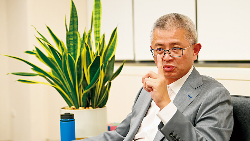 新光奪權戰專訪》楊麗花繼子挑戰吳東進，洪士琪：我們笨蛋也當夠久了