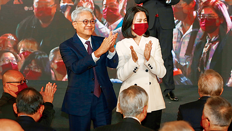 台新、新光金金併這次會成嗎？老三挑戰老大，吳東亮如何變吳東進最大威脅