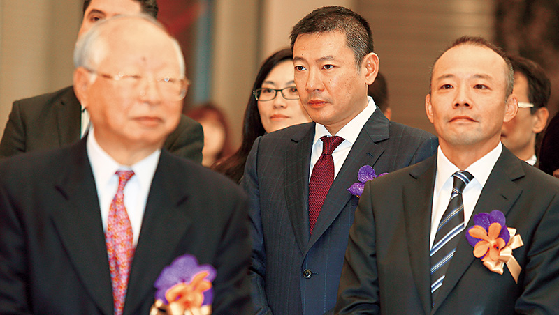 第2代互鬥讓第3代變輸家！新光三越接班卡關、淪長輩爭權戰場