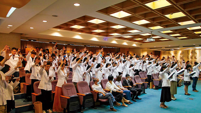 一年千位藥師新血還不夠！藥局百萬年薪、醫院專業加給迎戰藥師荒