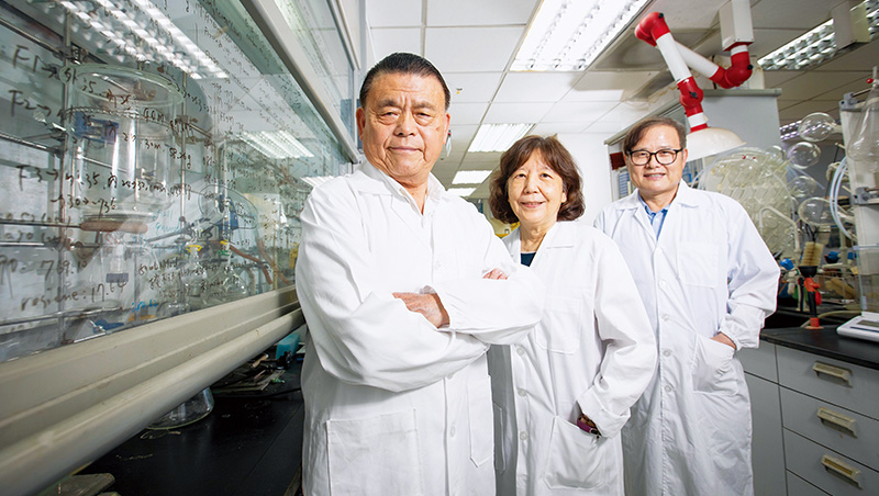 市值破千億擠進台股百強，卻掛牌虧7年！藥華藥點出生技股為何該看股價？