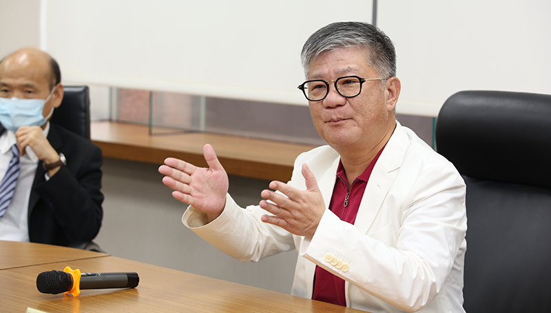 找白衣騎士、「自毀」留空城⋯泰山家族自救堪稱反購併招數大全