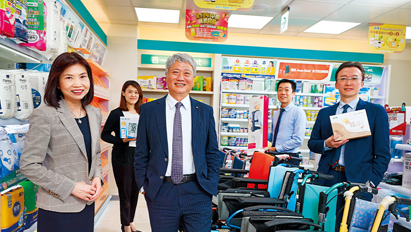 連鎖藥局比拚》有信任才有消費！醫材通路王杏一前進鄰里量血壓，淨利増1.6倍