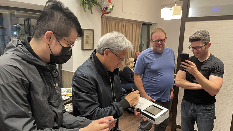 在川菜小館巧遇黃仁勳》他說：如果相信，就持續去做