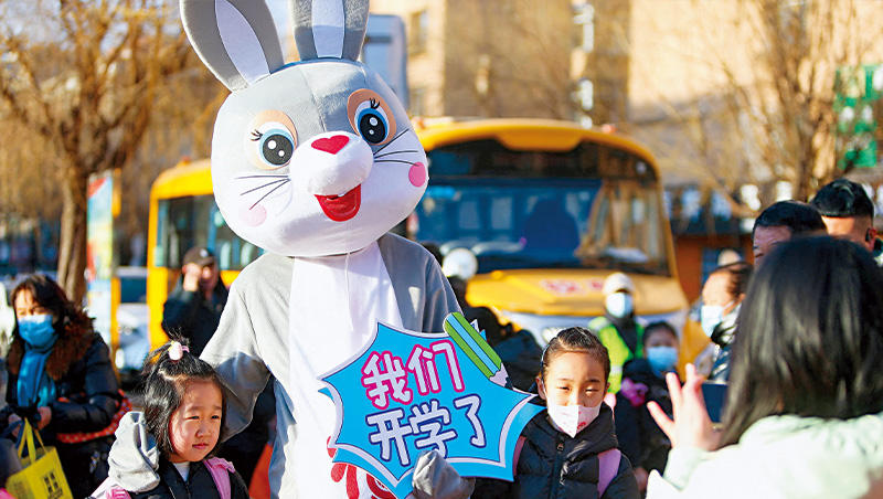 「對未來不確定就是上海主流」一個補教業者道出，上海家長付不出學費返貧實況