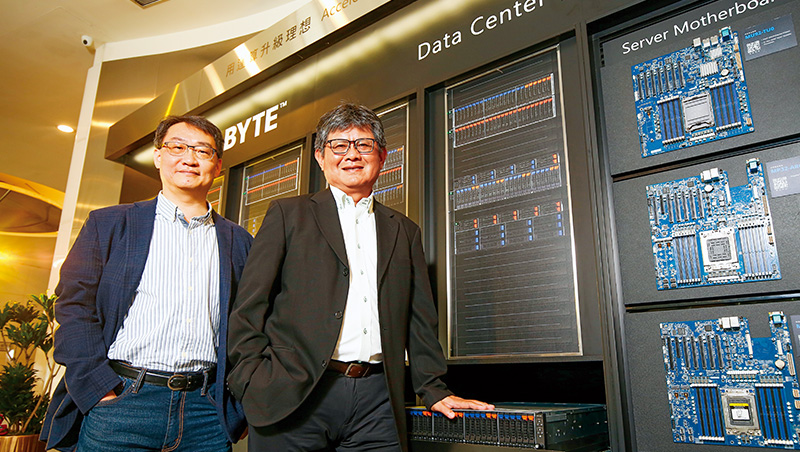 筆電、手機都成績普普，技嘉怎隔24年股價贏華碩？關鍵在這件事⋯