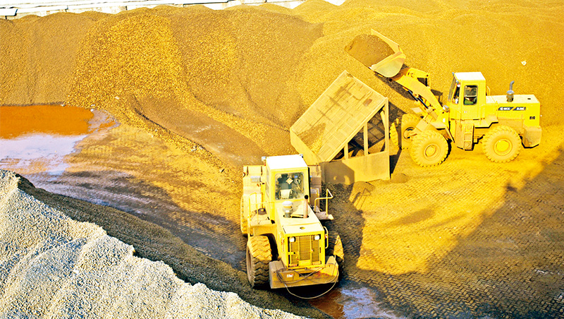 中國布局「金屬戰爭」全解讀》稱霸13種稀貴材料，鄧小平豪語30年成真