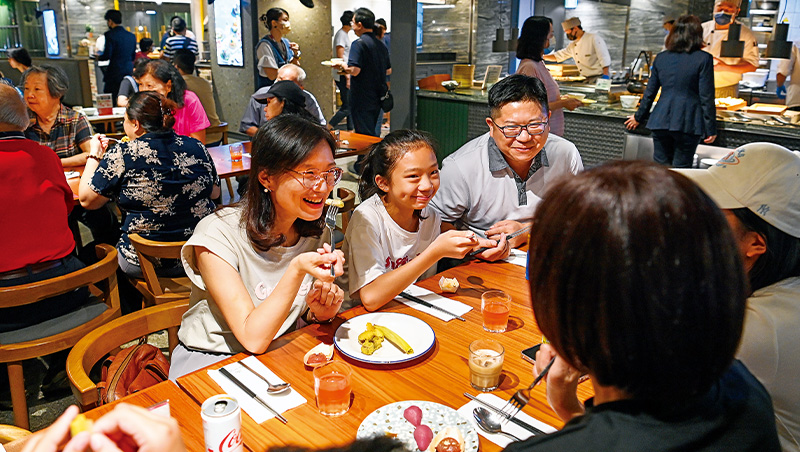 誰說長輩才吃素？蔬食Buffet果然匯「最大公約數」戰法讓年輕人也上門