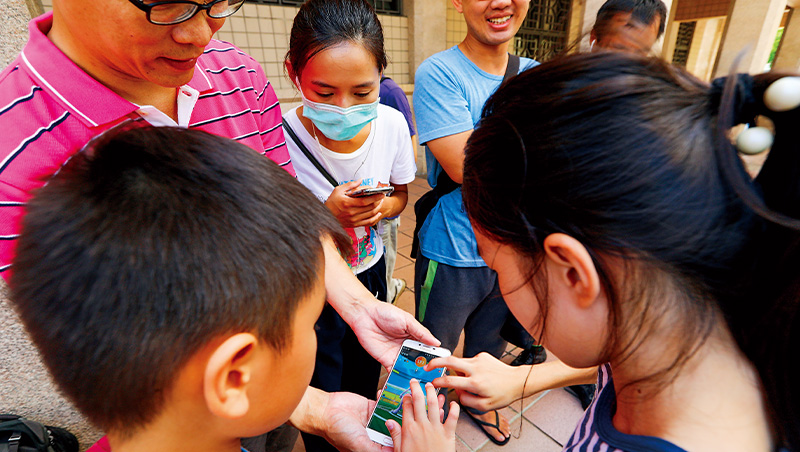 不只小孩、爺奶為何也瘋抓寶？寶可夢「遊戲+1」打破手遊短命魔咒長紅7年