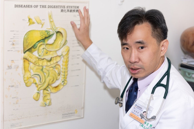 引發胃食道逆流的原因很多，例如肥胖、懷孕以及特定藥物引起下食道括約肌鬆弛，但多數胃食道逆流仍是病患NG的飲食習慣造成。