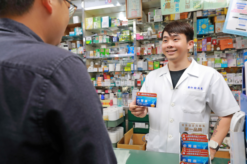 PPI能從源頭抑制胃酸分泌，達到立竿見影功效，而上班族也常至藥局指名購買胃食道逆流第一品牌－必胃康