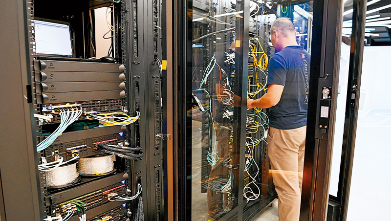 AI高速傳輸股、網通股漲高還能買？抓3族群、4進出指標