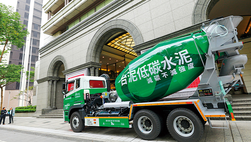 2023年碳競爭力100強大調查》入榜百強73％股價表現勝同業