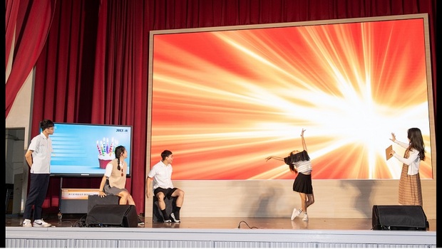 寓教育於「一鍵」，「智慧教室」看得見