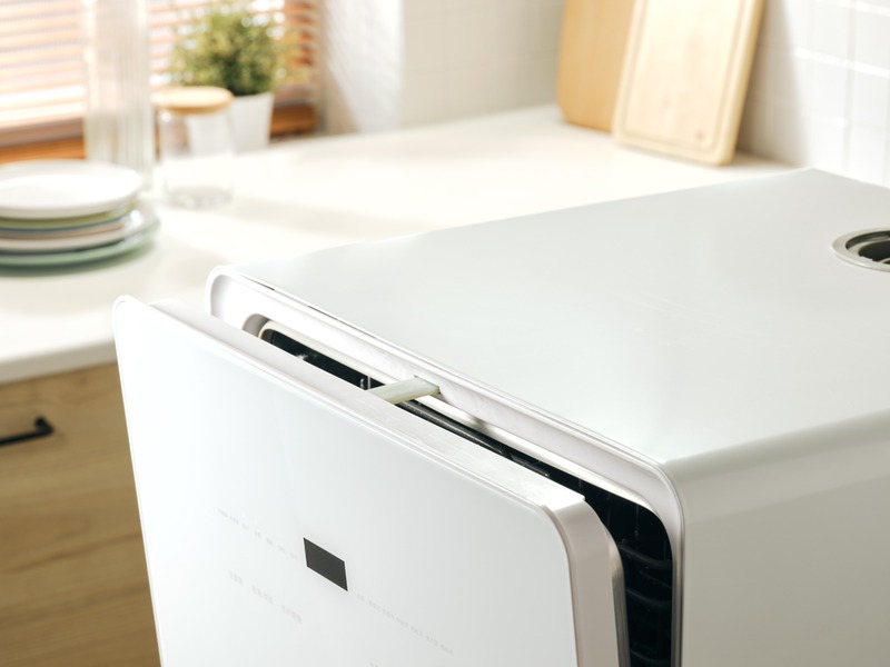 自動開門烘乾與自動關門除菌功能，讓使用碗盤更加安心
