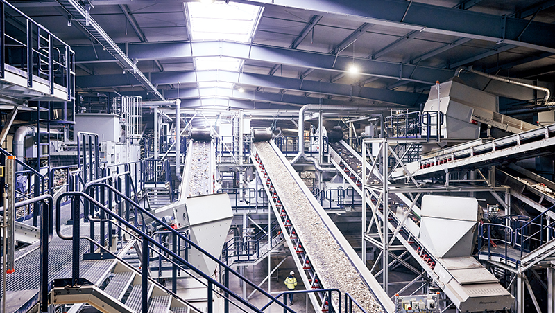 德國的SRF工廠，不僅光線充足、乾淨，分類也相當清楚，除了製出的SRF有品質，也有效避免工安意外、環境污染。