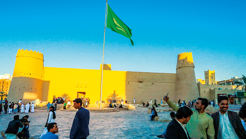 辦電競世界盃、挖角C羅　看懂石油霸主不得不的轉型（上）