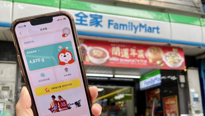 全台首間碳中和便利商店開幕！買即期鮮食、借循環杯就可換碳權