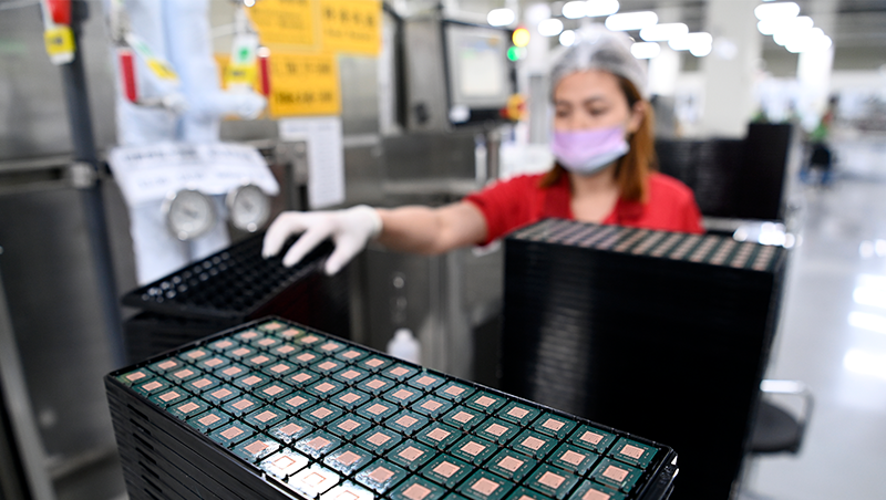 中游．零組件業》AI筆電五倍速升級戰，散熱、傳輸、電源跟著旺