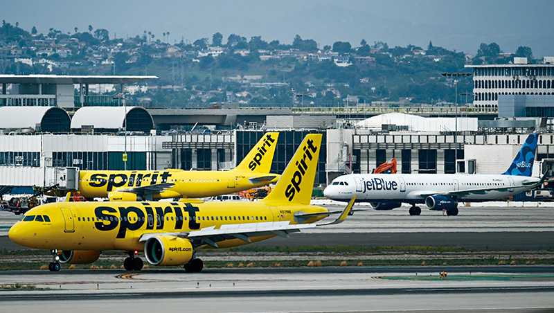 客人跑了、股價重摔　廉航便宜魔法為何失效？